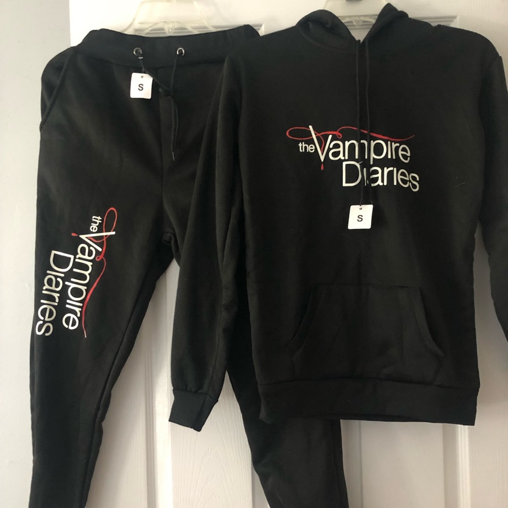 Vampire Diaries matching sweat set